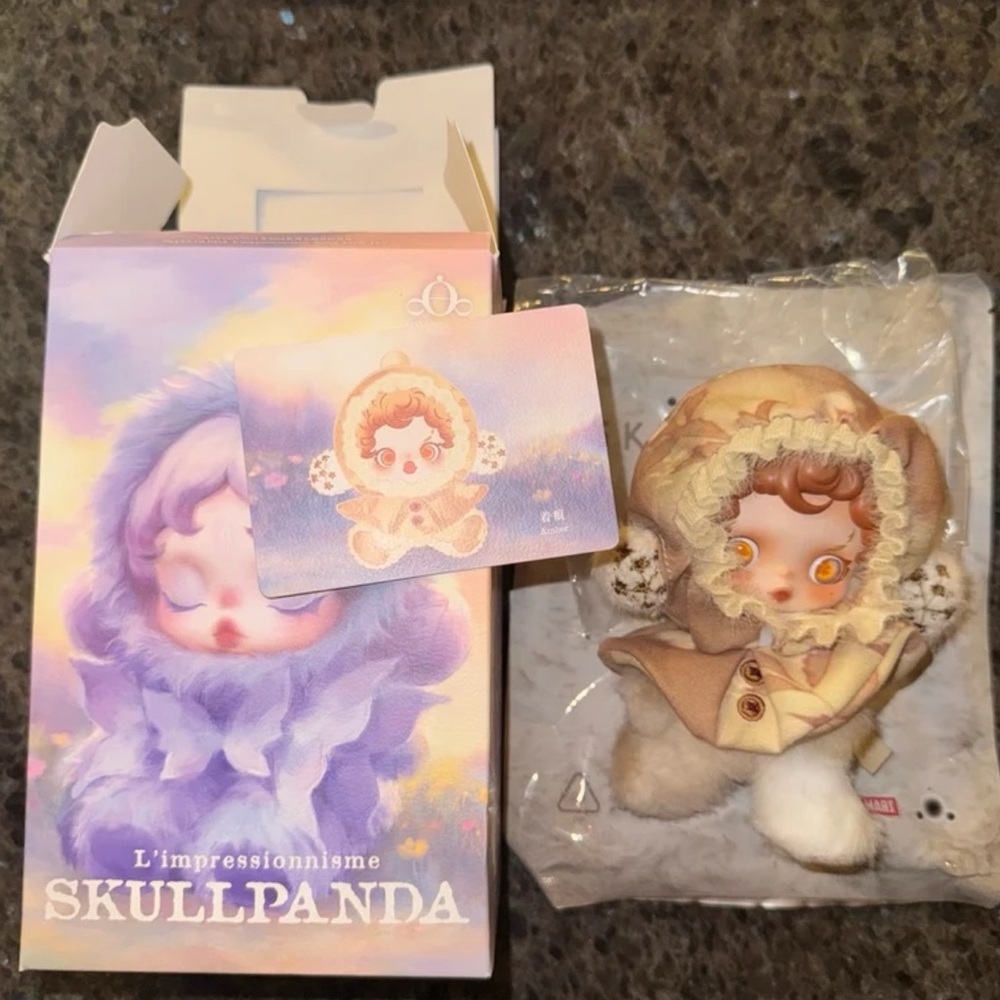 POP MART SkullPanda  L’impressionnisme Amber Plush Pendant